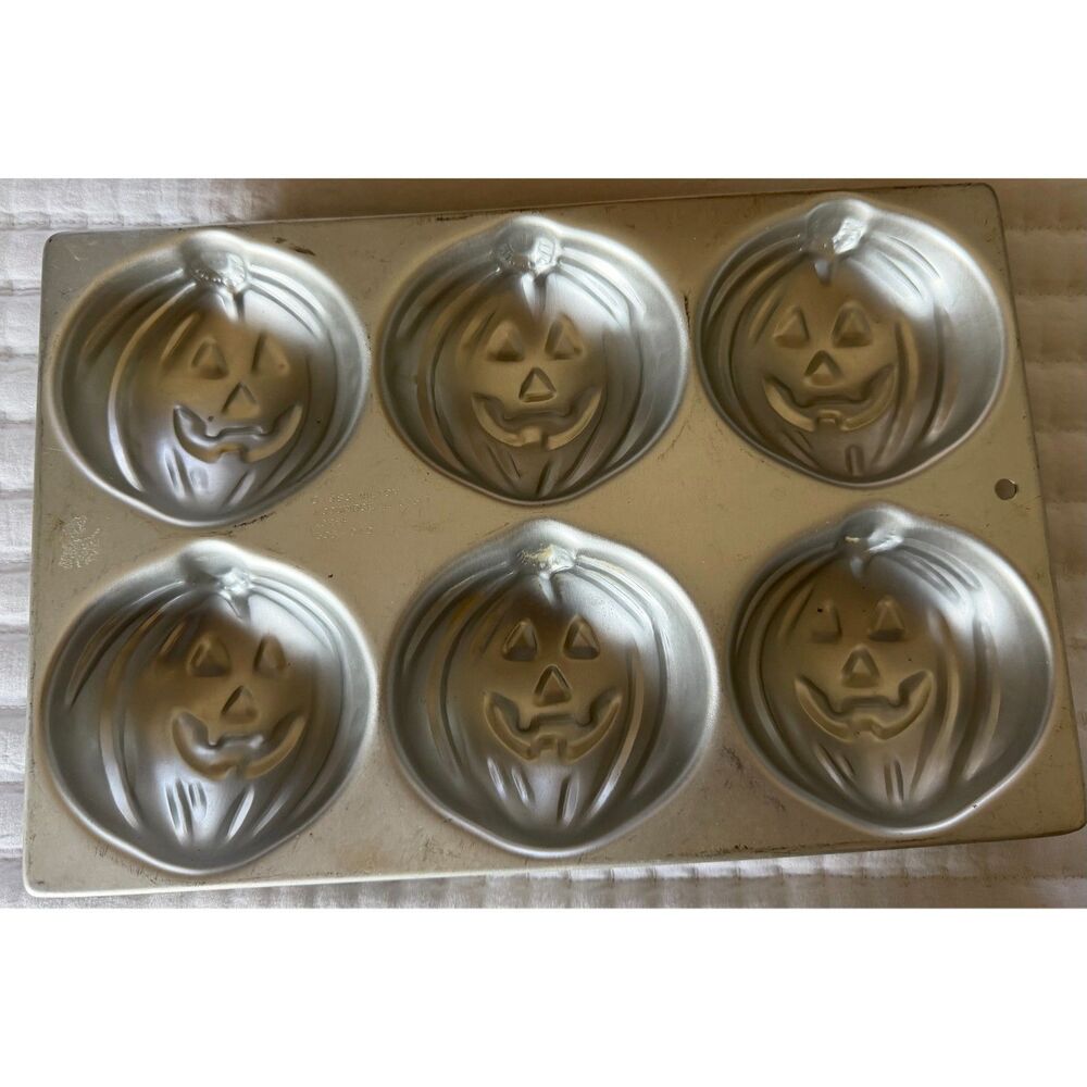 Vintage Wilton Halloween Pumpkin 6 Mini Cake Baking Mold Aluminum Pan 508-1040